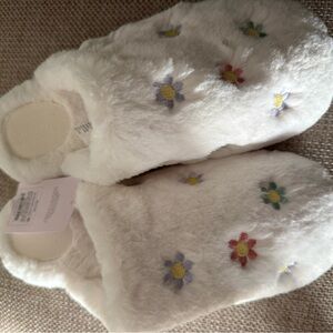 Aiden Faux-Fur Floral White Slippers Size L 9/10